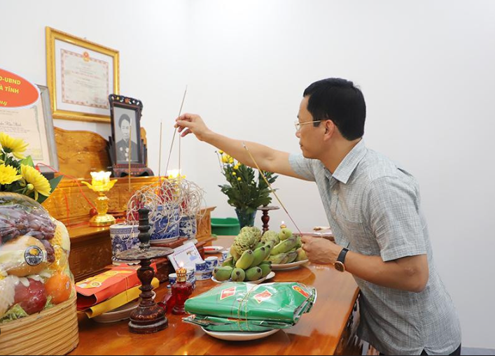 bàn thờ cúng liệt sĩ